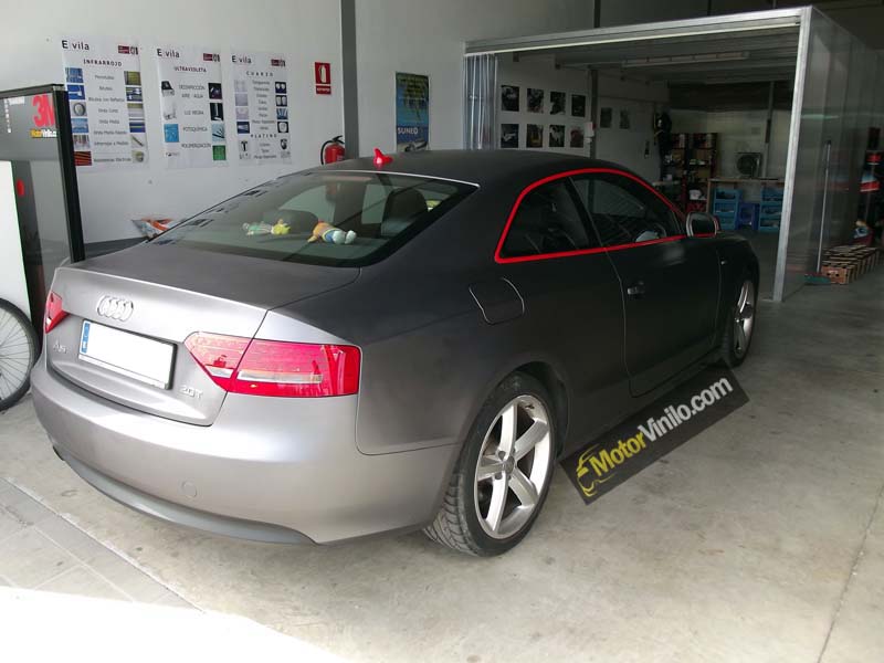 Audi A5 Cubierto con Vinilo Gris Mate Oscuro