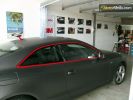 Audi A5 con Franjas de Vinilo Rojo Brillante