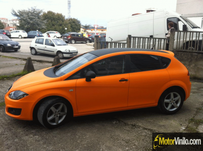 Seat Leon forrado vinilo naranja mate