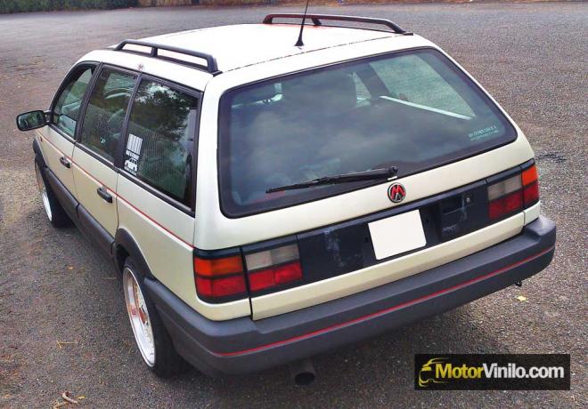 Volkswagen Passat rotulado blanco