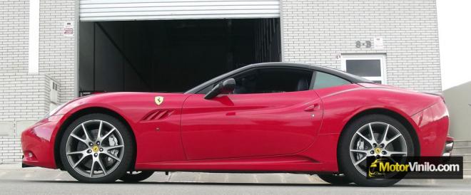 Ferrari personalizado con vinilo negro