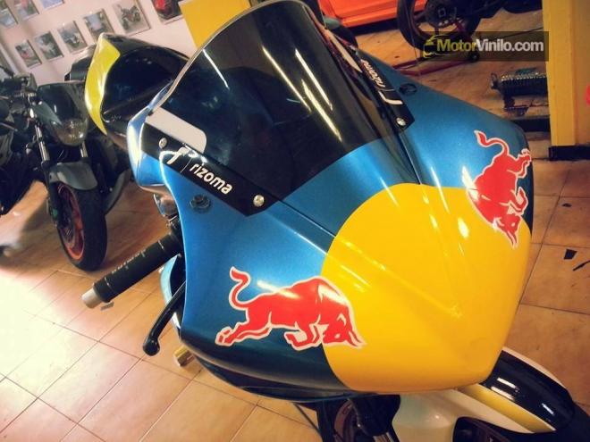 yamaha_carenado_vinilo_redbull