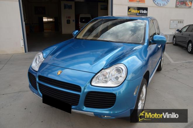 Porsche Cayenne vinilo azul brillante 