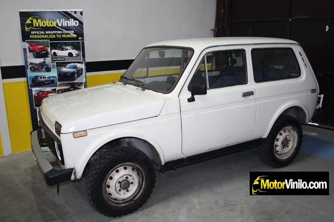 Lada niva blanco bollos reparados