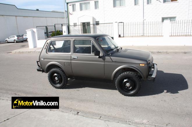 lada niva forrado charcoal mate