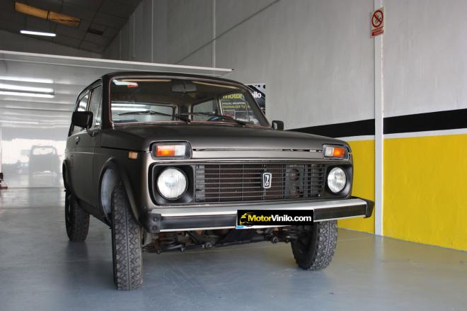 lada niva vinilo charcoalmate