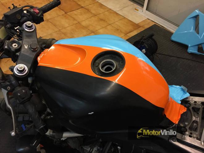 honda_instalacion_vinilo_azul_naranja