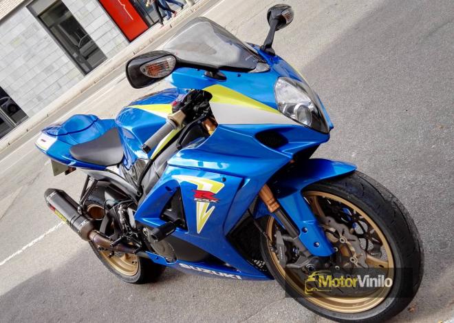 suzuki_gsxr_diseno_personalizado_vinilo_azul_brillante