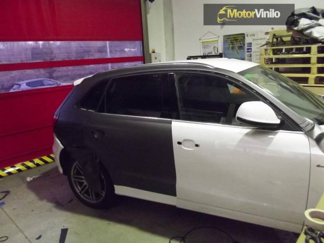 audi_q5_instalacion_vinilo_lateral_gris_mate