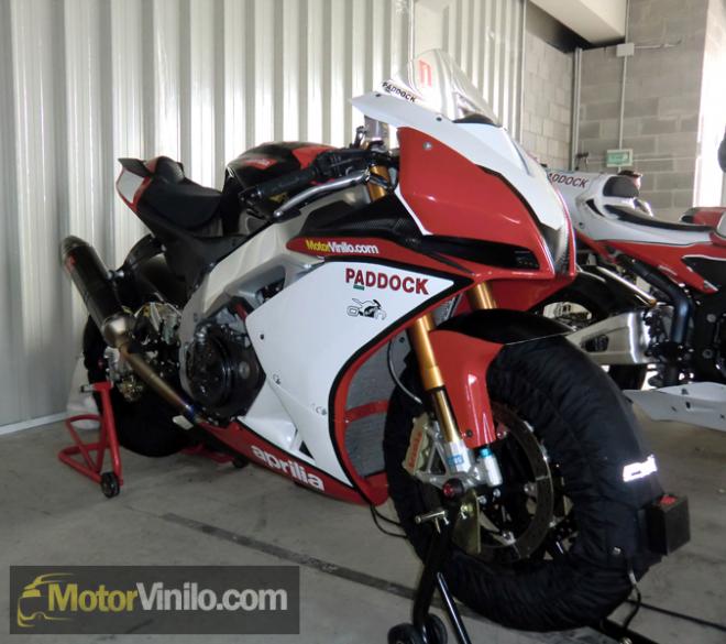 Aprilia RSV4 con Vinilo Carbono 3M 1080-CF12