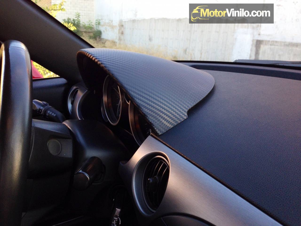 Una buena amiga cómo dulce Interior de un Mazda mx5 con vinilo de fibra de carbono
