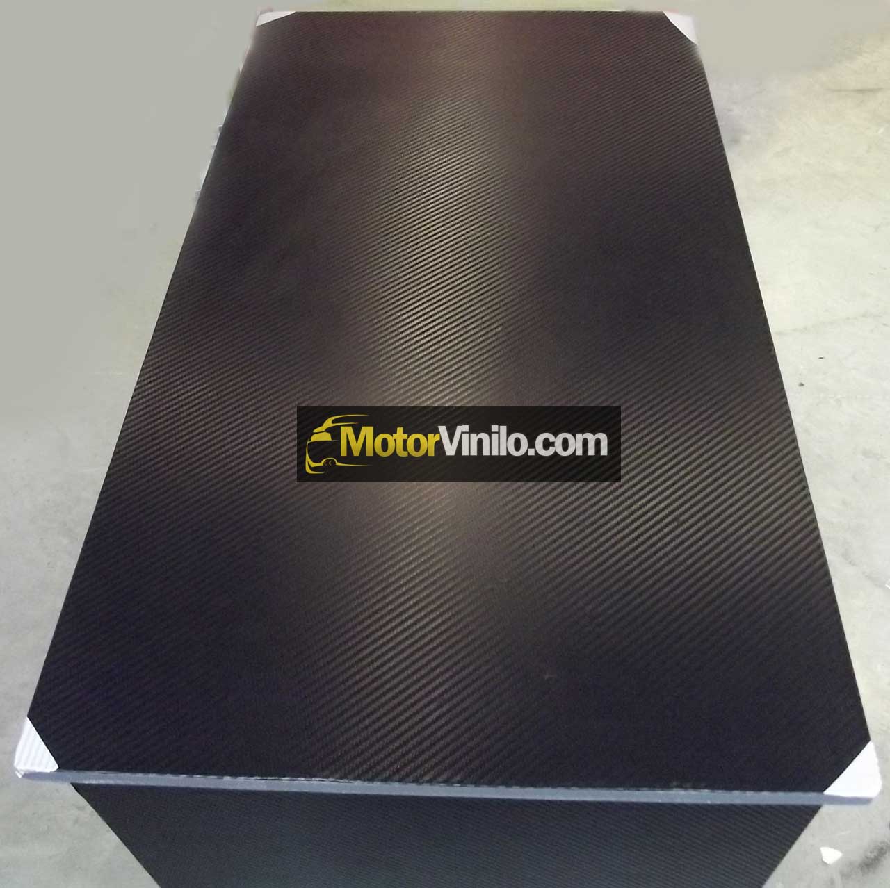 Mesa vinilada en carbono