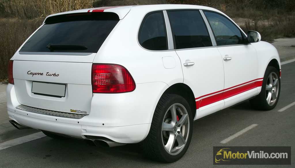 Porsche Cayenne con vinilo blanco mate