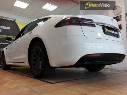 Tesla Model S 75 Blanco brillo llantas Negro 