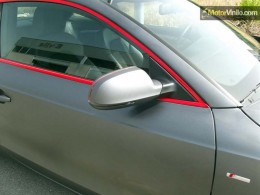 Audi A5 Vinilo Mate Gris Oscuro y Franjas de Vinilo Rojo Brillante