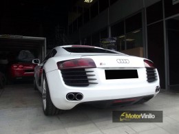 audi_r8_ahumado_negro_pilotos