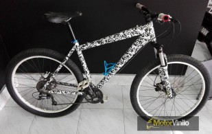 Bici vinilado camuflaje nieve pequeño