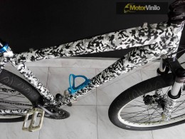 Bici vinilo camuflaje nieve pequeño