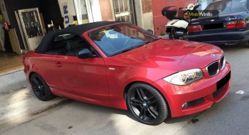 bmw_s1_cabrio_vinilo_rojo_brillante_metal_llantas_negro_mate