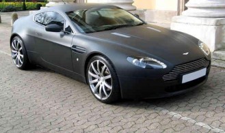 Aston Martin V8 Forrado con Vinilo Negro Satinado