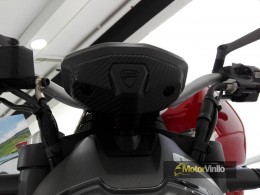 Ducati Monster 821 vinilado personalizado carbono brillo