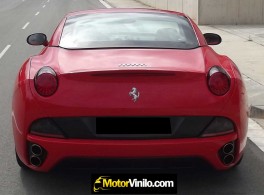 Ferrari California vinlilo rojo brillante