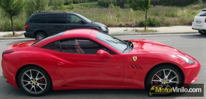 Ferrari California vinilado exterior rojo brillante de 3M