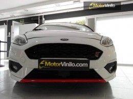 Ford Fiesta ST retrovisores vinilo negro brillo y detalles rojo brillo