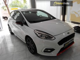 Ford Fiesta ST retrovisores vinilo negro brillo y detalles rojo brillo