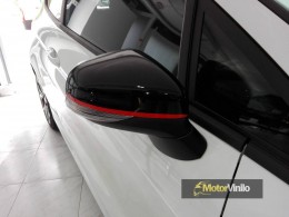 Ford Fiesta ST retrovisores vinilado negro brillo y detalles rojo brillo