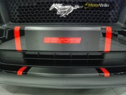 Ford Mustang 5.0 Franjas vinilado carbono e impresiones