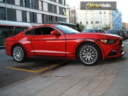 ford-mustang-perfilado-negro-copi