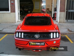 ford-mustang-perfilado-negro-culo