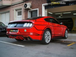 ford-mustang-perfilado-negro-detras-copi