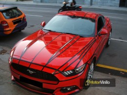 ford-mustang-perfilado-negro-morro