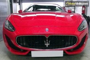 Maserati film rojo brillante