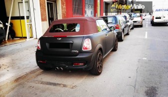 mini cabrio film negro mate