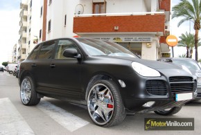 Porsche Cayenne Forrado Integral en Negro Satinado