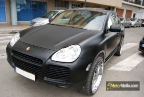 Porsche Cayenne con Vinilo Negro Satinado Scotchprint