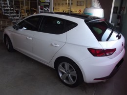 seat leon vinilo negro brillo