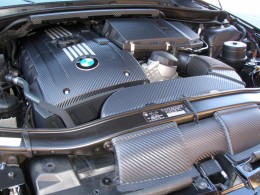 Detalle del Vinilo en las Piezas del Motor BMW