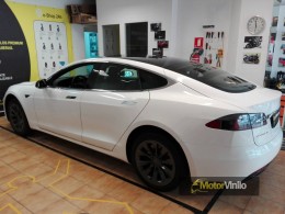 Tesla Model S 75 Blanco brillo llantas Negro 