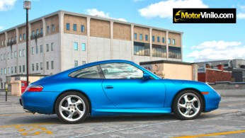 Porsche con vinilo Azul Mate 1080