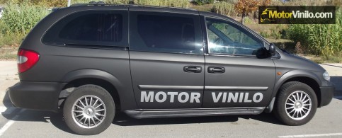 Chrysler Voyager vinilo negro mate