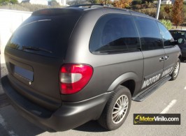 Chrysler Voyager forrada vinilo negro mate